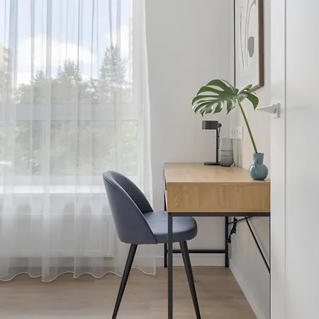 Uptown Quiet 2bed, Full Kitchen, 2desks, Parking, Bath Apartament