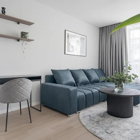 Apartament Uptown Quiet 2bed, Full Kitchen, 2desks, Parking, Bath *