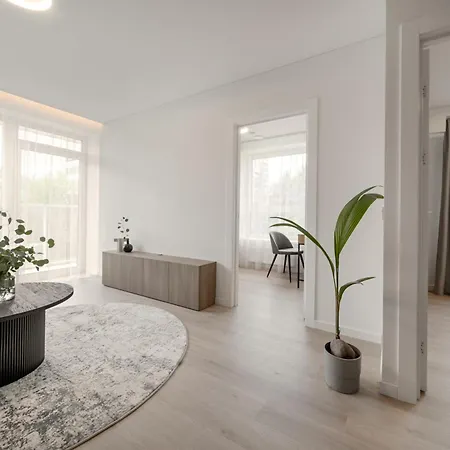 Uptown Quiet 2bed, Full Kitchen, 2desks, Parking, Bath Apartament Wilno