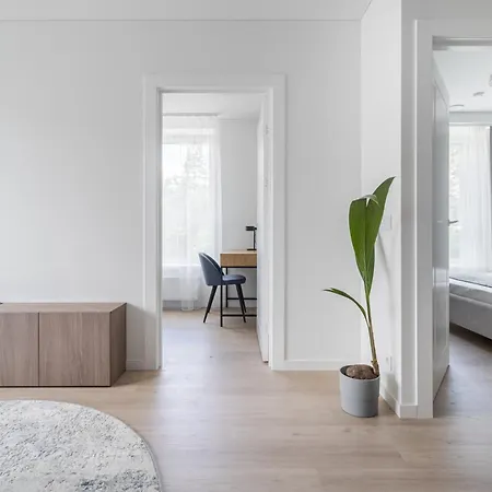 Apartament Uptown Quiet 2bed, Full Kitchen, 2desks, Parking, Bath *