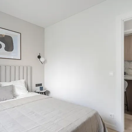 Uptown Quiet 2bed, Full Kitchen, 2desks, Parking, Bath Apartament *