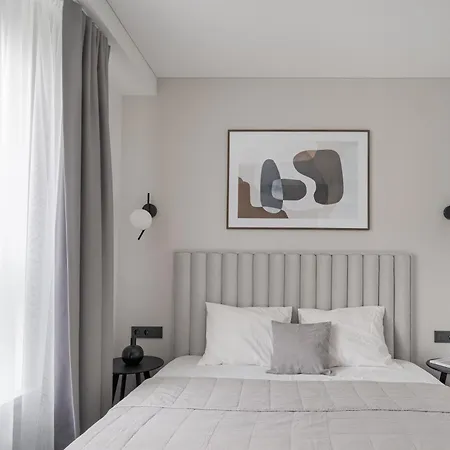 Uptown Quiet 2bed, Full Kitchen, 2desks, Parking, Bath Apartament