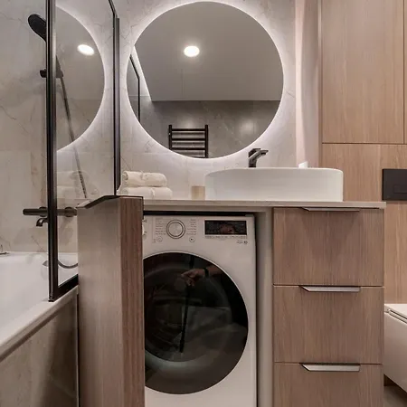 Apartament Uptown Quiet 2bed, Full Kitchen, 2desks, Parking, Bath *