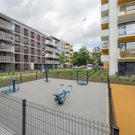 Apartament Uptown Quiet 2bed, Full Kitchen, 2desks, Parking, Bath